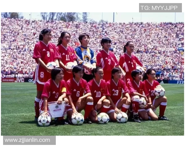 足球巨星成功求婚感动全场 与爱人携手步入人生新篇章